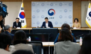 교육부 “현직 교사의 입시학원 문항 판매, 엄단할 것”