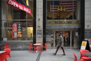 스타벅스·맥도날드 안 가는 미국인들, 소비 둔화 우려 현실화