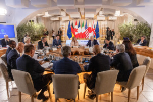 G7 정상들, 中 겨냥 이례적 강경 메시지 ‘과잉 생산·러시아 지원’ 맹공